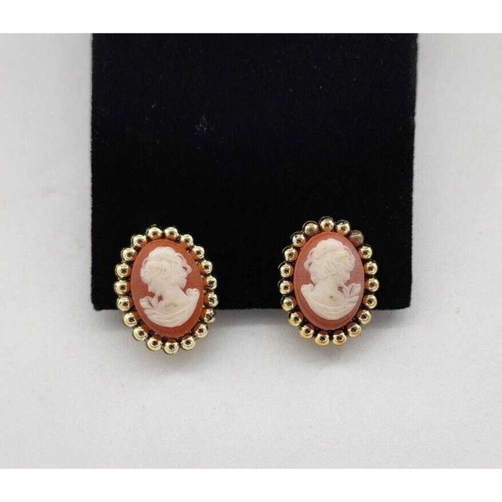 Vintage W Germany Cameo Brooch‎ Style Clip On Earrings Peach/White
